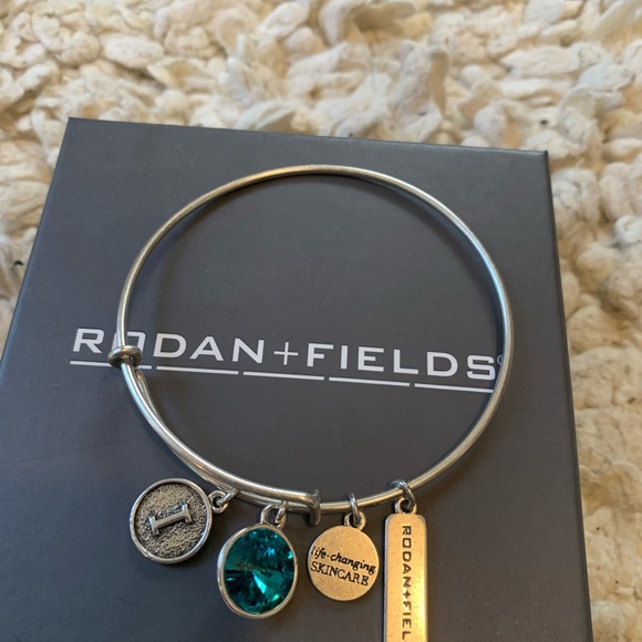 Rodan + Fields R+F Level I Silver  Turquoise Rhinestone Charm Bangle Bracelet - Picture 3 of 3